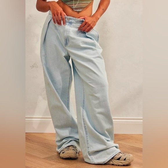 Urban Outfitters Denim - NWT Urban BDG Light Wash‎ Loose Pleated Slouchy Jeans 30 Baggy Dad Oversized